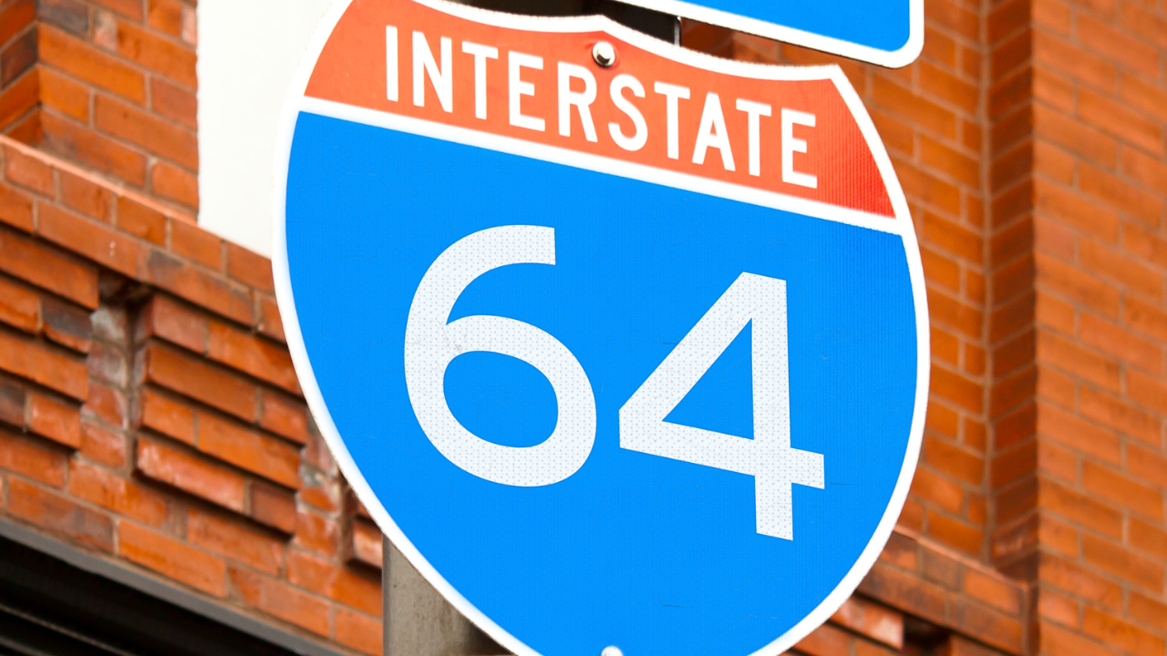 Kamion oborio saobraćajni znak i zatvorio autoput I-64 tokom noći - Balkan Truckers US