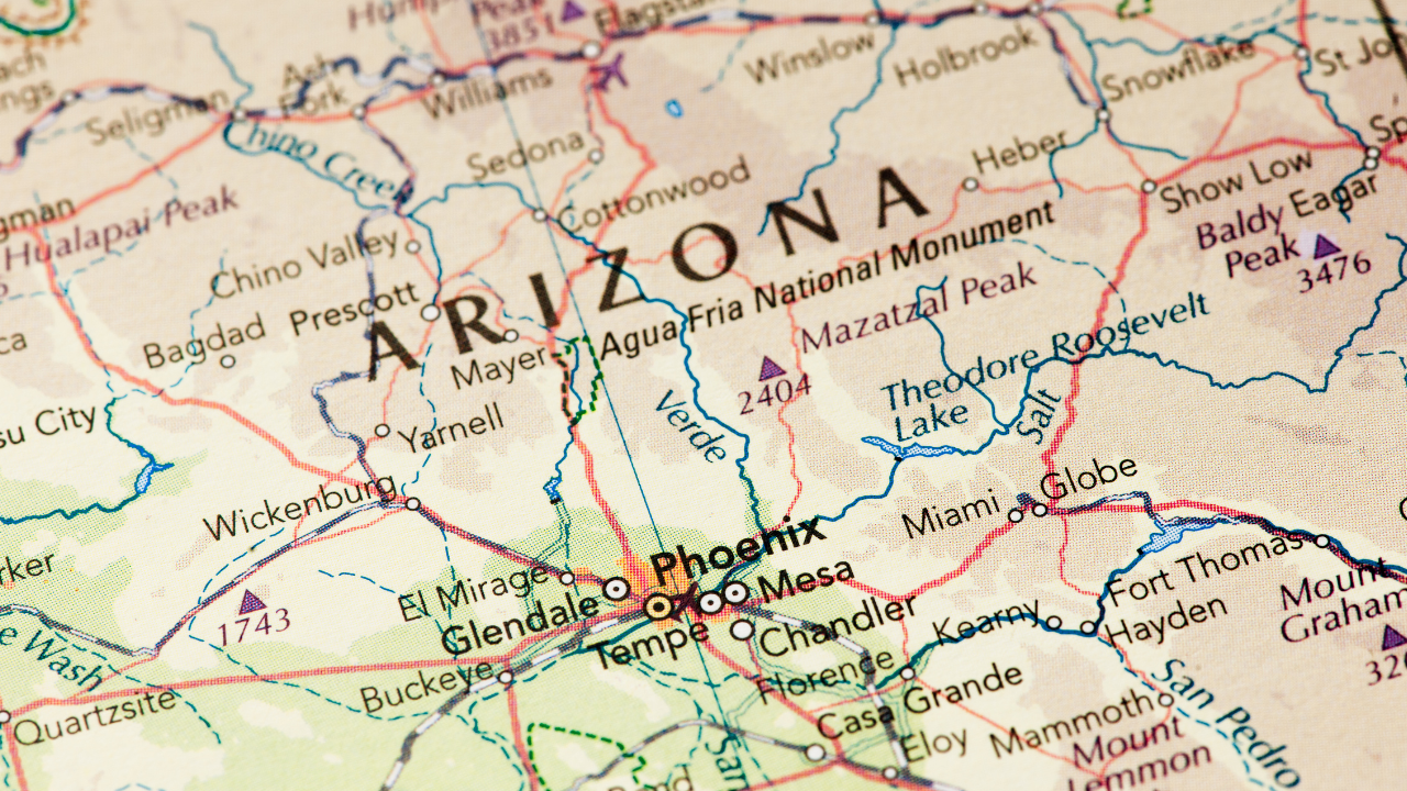 Vozač kamiona preživeo pad u klisuru sa autoputa u Arizoni - Balkan Truckers US