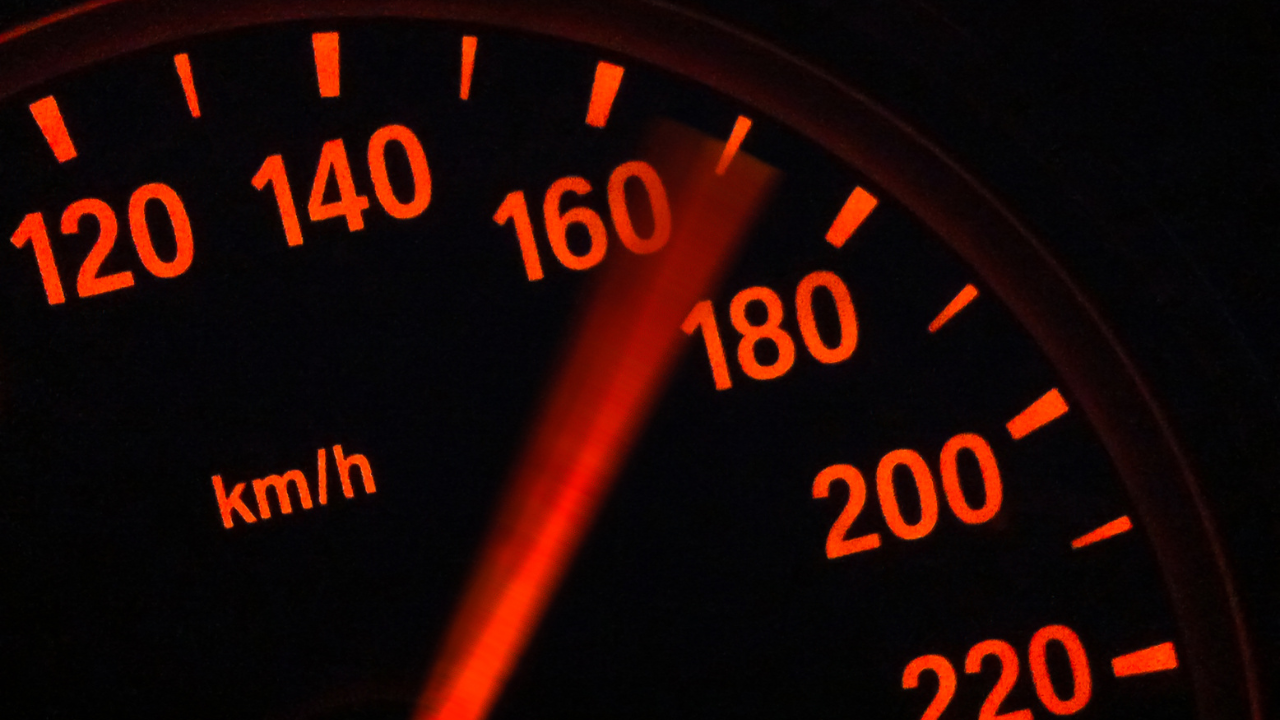Vozač uhvaćen pri brzini od 209 km/h: Policija sumnja na učesnike ilegalne trke kroz SAD - Balkan Truckers US