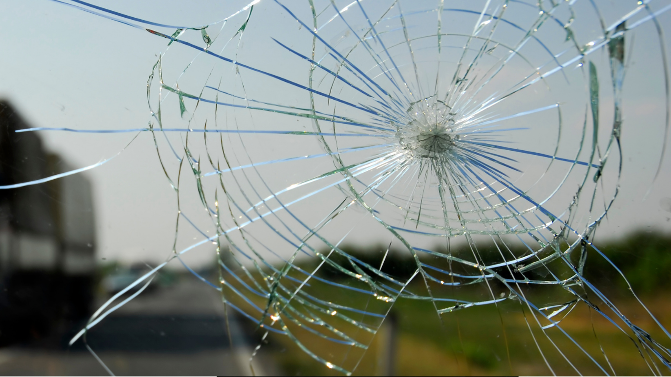  Deo blatobrana drugog vozila probio vetrobransko staklo - Balkan Truckers US